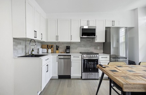 Sainte-Marie Apartment | Luxurious 4BR with Sunny Deck Balcony