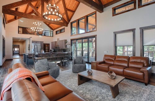 Lead Cabin | Luxurious 5,200 Sq. Ft. Modern Craftsman Getaway w/Hot Tub, Covered Deck!