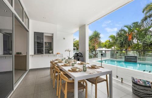 Alexandra Headland House | Luxurious 5 bedroom home 500m to Alexandra Headland beach