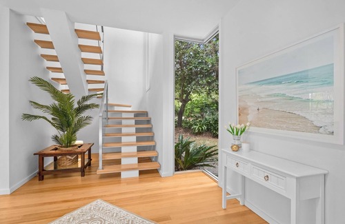 Avoca Beach House | Luxurious 5-Bed Home by Avoca Beach