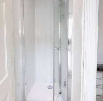 Stockton-on-Tees Apartment | Luxurious 5 bedrooms apartment and a living room in 7 Sydenham Road, Oxbridge, Stockton, Stockton-on-Tees, TS18 4DG