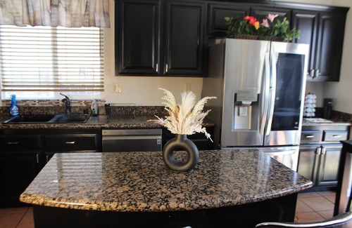 Elk Grove House | Luxurious 5-bedroom house in Elk Grove with Salt Water Pool and Spa