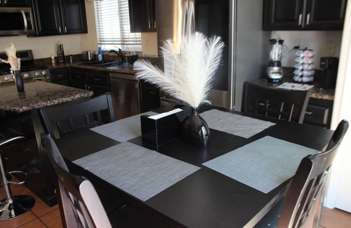 Elk Grove House | Luxurious 5-bedroom house in Elk Grove with Salt Water Pool and Spa