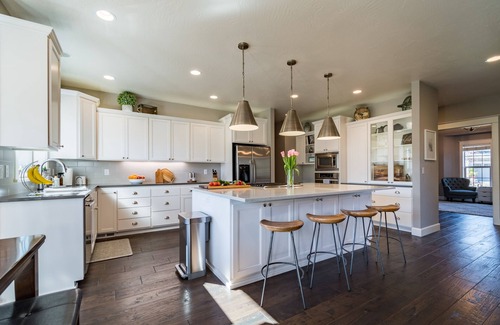 Eugene House | Luxurious 5-bedroom House - Convenient Location