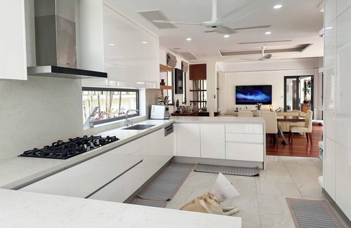 Cherngtalay House | Luxurious 5-bedroom pool villa off enchanting Boat Avenue BangTao Beach