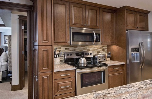 Vail Condo | Luxurious 5 Bedroom with AC on Bridge Street Near Gondolda 1