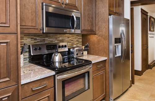 Vail Condo | Luxurious 5 Bedroom with AC on Bridge Street Near Gondolda 1