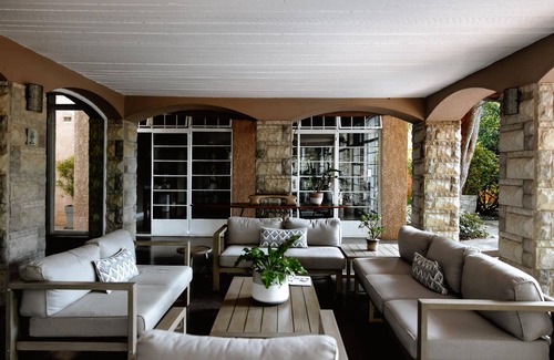Harare Apartment | Luxurious 5* Deluxe Suite at Sandalwood Lodge - 2265
