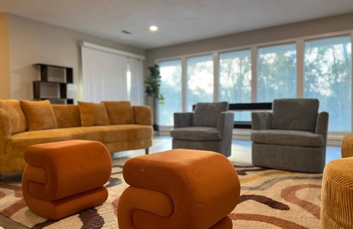 Columbus House | Luxurious 5BDR Home: Playset, Games & Pool Table