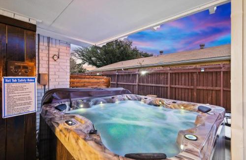 The Colony House | Luxurious 5BR 2BA Holiday Home with Pool, Grill, Sauna & Game Room