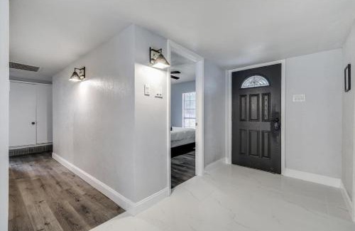 The Colony House | Luxurious 5BR 2BA Holiday Home with Pool, Grill, Sauna & Game Room