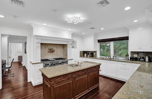 Coral Ridge House | Luxurious 5BR Home, Heated Pool/SPA, 5 min to beach