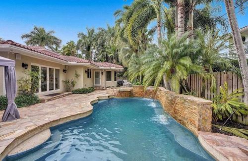 Coral Ridge House | Luxurious 5BR Home, Heated Pool/SPA, 5 min to beach