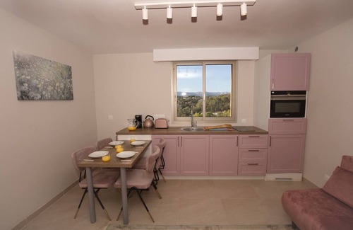 Biot Villa | Luxurious 6-bedroom pet friendly villa in beautiful Biot with views to die for