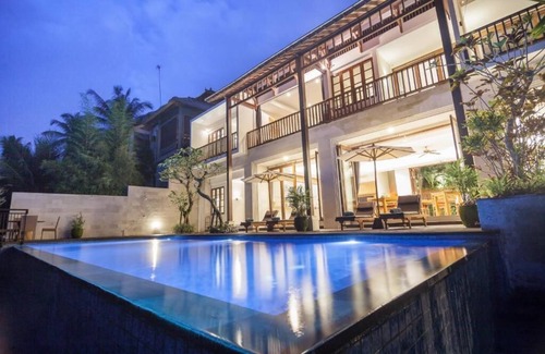 Melayang Villa | Luxurious 6-bedroom villa with WiFi, AC in charming Ubud