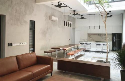 Historic George Town House | Luxurious 7 BR Heritage House in UNESCO Historic Geogetown