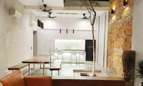 Historic George Town House | Luxurious 7 BR Heritage House in UNESCO Historic Geogetown