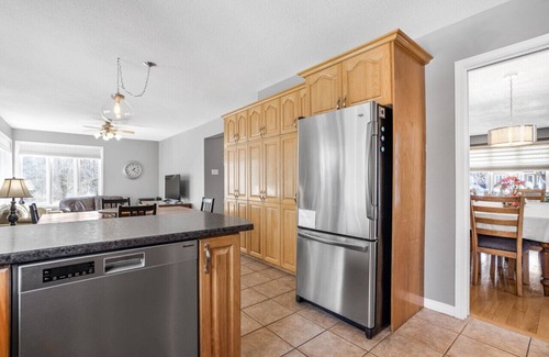 Hawkesbury House | Luxurious 8-Bedroom Retreat with Golf Course Views