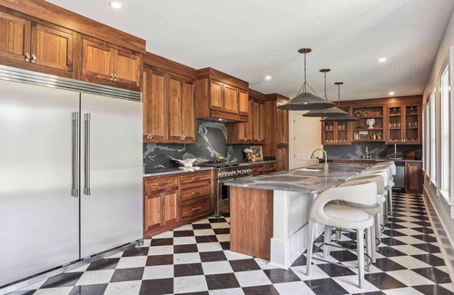 Lower Garden District Bed & Breakfast | Luxurious 9BR Inn | Heated Pool & Hot Tub