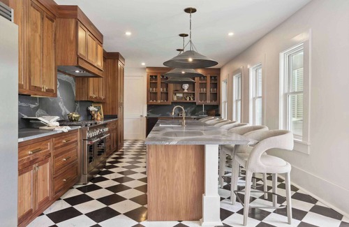 Lower Garden District Bed & Breakfast | Luxurious 9BR Inn | Heated Pool & Hot Tub