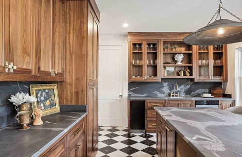 Lower Garden District Bed & Breakfast | Luxurious 9BR Inn | Heated Pool & Hot Tub