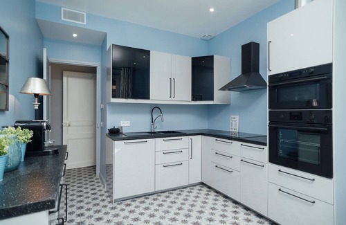 Quartier du Port Apartment | Luxurious A/C 4 room apartment on the Old Port of Nice, renovated in 2017, air conditioning