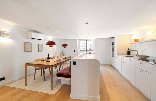 Odeon Apartment | Luxurious AC Apartment Luxembourg Garden for 8