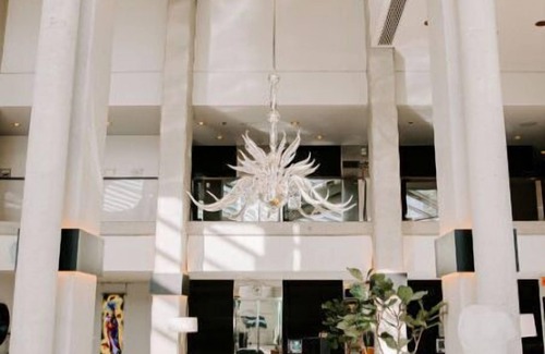 New Tacoma Apartment | Luxurious ADA Suite + Museum Worthy Art Collection