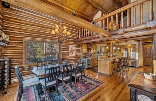 Salt Lake Mountain Resorts House | Luxurious Alta/Snowbird Lodgepole Pine Log Cabin with Hot Tub