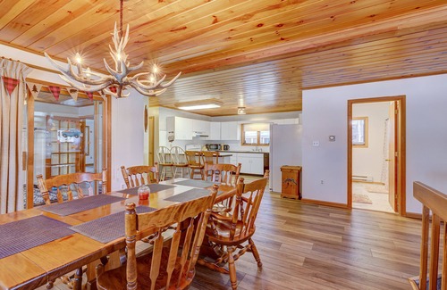 Pocono Lake House | Luxurious and Cozy 4-Bedroom Chalet in Arrowhead Lake!