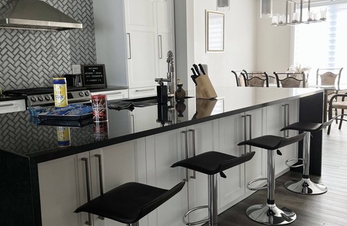 Walkerville House | Luxurious and Fashionable Home | Sleeps 8