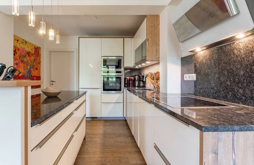 Schuttdorf Apartment | Luxurious and spacious apartment near AreitXpress