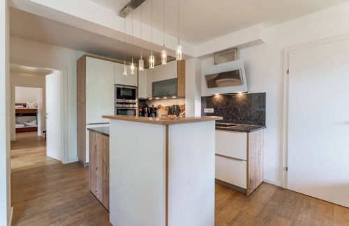 Schuttdorf Apartment | Luxurious and spacious apartment near AreitXpress