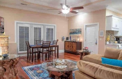Graysville House | Luxurious and Upscale 2 Bedroom Home Apartment with Huge Office