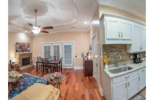 Graysville House | Luxurious and Upscale 2 Bedroom Home Apartment with Huge Office