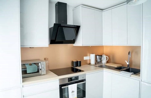 Perth Apartment | Luxurious Apartment with South facing Garden & Free parking