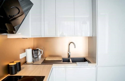 Perth Apartment | Luxurious Apartment with South facing Garden & Free parking