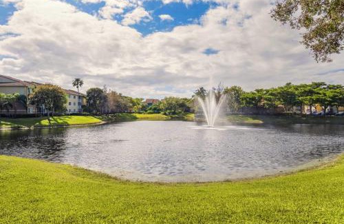 Boynton Beach Apartment | Luxurious Apartments with Pool and Gym at Boynton Beach
