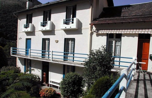Cauterets Apartment | luxurious appartment, 65 qm, 2nd floor in a villa with garden and 3 balconies