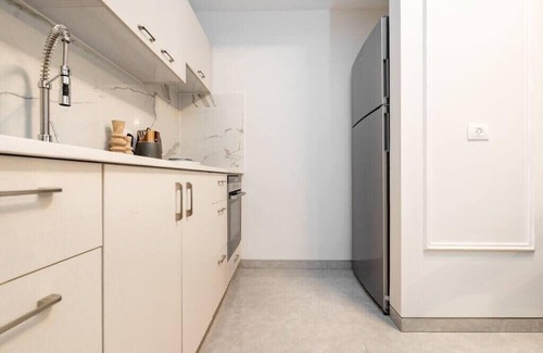Mea She'arim Condo | Luxurious Apt with Private Heated Pool City Center