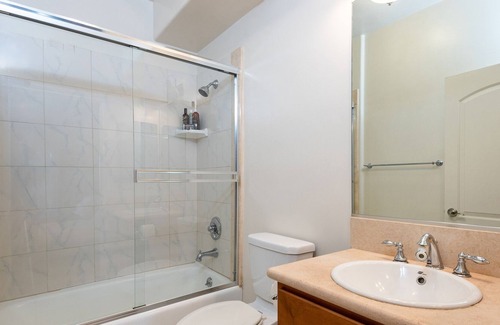 The Flats Apartment | Luxurious Apt: Your Private Gem in LA!