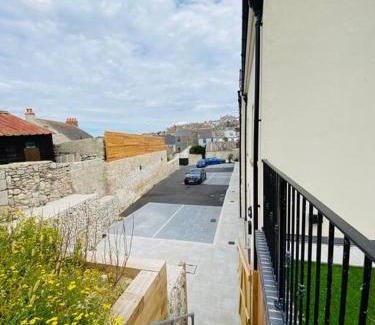 Portland House | Luxurious Beach House Chesil Beach. Sleeps 6