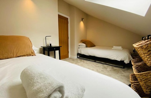 Portland House | Luxurious Beach House Chesil Beach. Sleeps 6