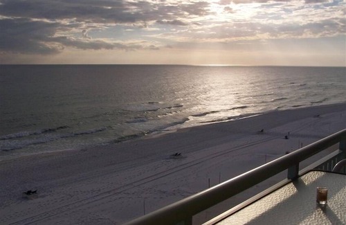 Fort Walton Beach Condo | .💦🐬 LUXURIOUS BEACH "PENNHOUSE" PANORAMA🌴🌅🌴Why Settle For Less? 💦🐬