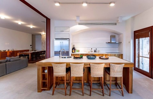 Jaffa Apartment | Luxurious Beachfront 2BR Apt with Balcony, Parking