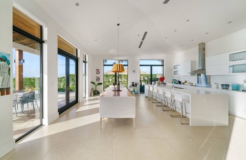 Alice Town House | Luxurious Beachfront Home with pool—short golf cart ride away from Hilton casino