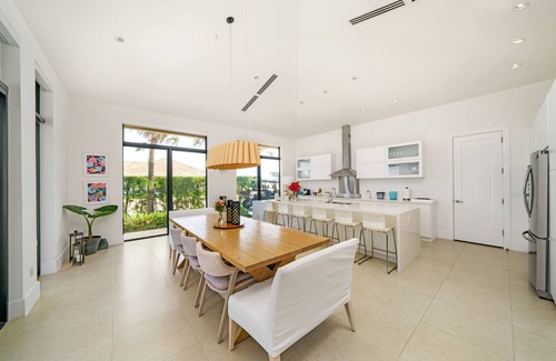 Alice Town House | Luxurious Beachfront Home with pool—short golf cart ride away from Hilton casino