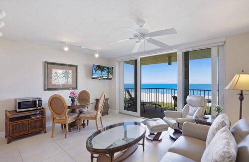 Marco Island Condo | Luxurious beachfront condo w/glorious ocean views