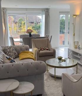 Singlewell House | Luxurious & Beautiful Room With Double Bed-Own TV