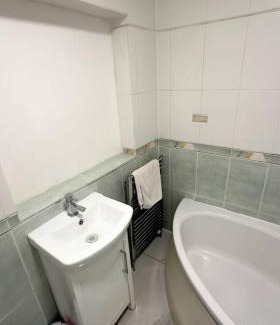 Singlewell House | Luxurious & Beautiful Room With Double Bed-Own TV